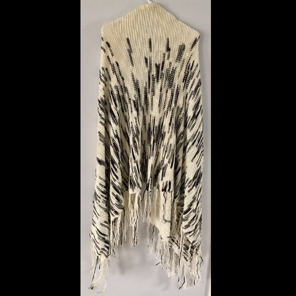 LulaRoe Mimi Sweater Shawl Wrap